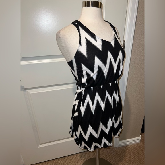 H&M black and white dress size XS new - Picture 2 of 5